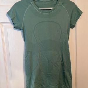 Lululemon Size 6 Swiftly Tshirt